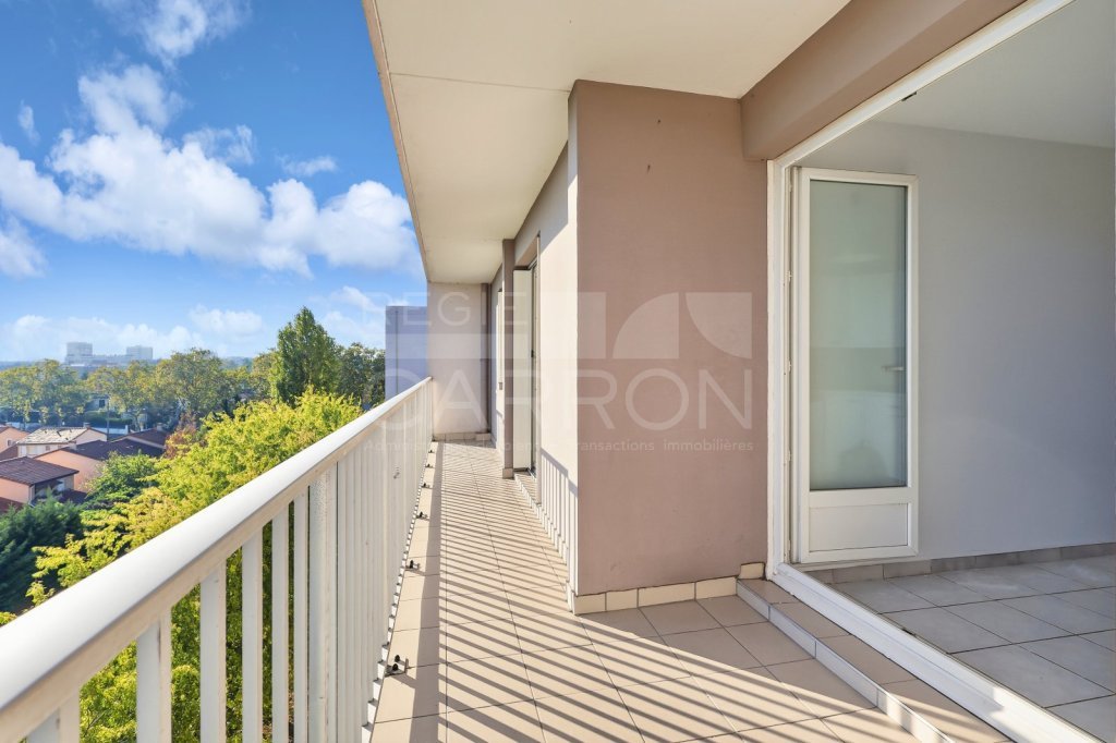 Appartement 2 pièces avec balcon - 1 chambre A VENDRE - RILLIEUX LA PAPE - 49.07 m2 - 150 000 &euro;