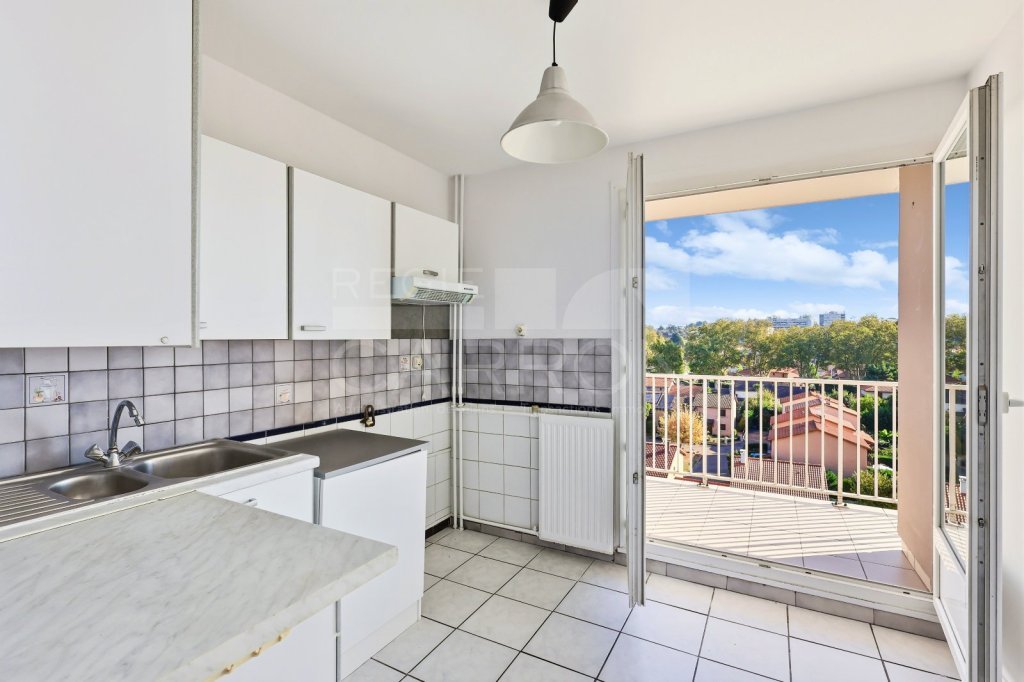 Appartement 2 pièces avec balcon - 1 chambre A VENDRE - RILLIEUX LA PAPE - 49.07 m2 - 150 000 &euro;