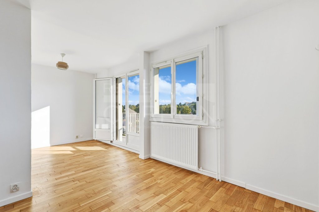 Appartement 2 pièces avec balcon - 1 chambre A VENDRE - RILLIEUX LA PAPE - 49.07 m2 - 150 000 &euro;