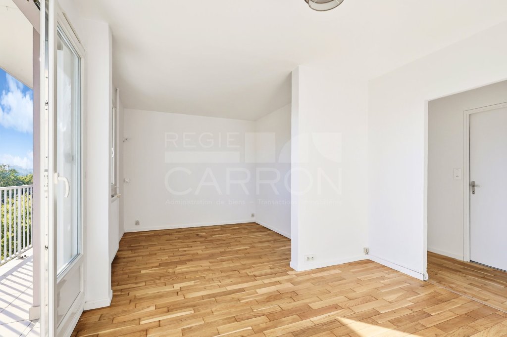 Appartement 2 pièces avec balcon - 1 chambre A VENDRE - RILLIEUX LA PAPE - 49.07 m2 - 150 000 &euro;