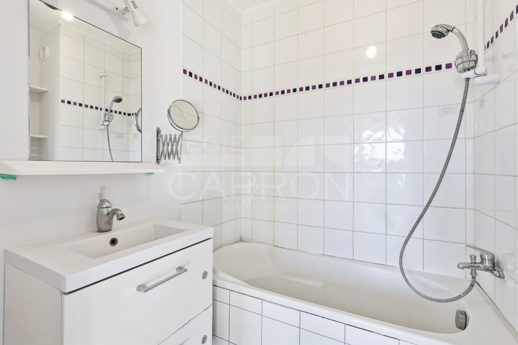 Appartement 2 pièces avec balcon - 1 chambre A VENDRE - RILLIEUX LA PAPE - 49.07 m2 - 150 000 &euro;