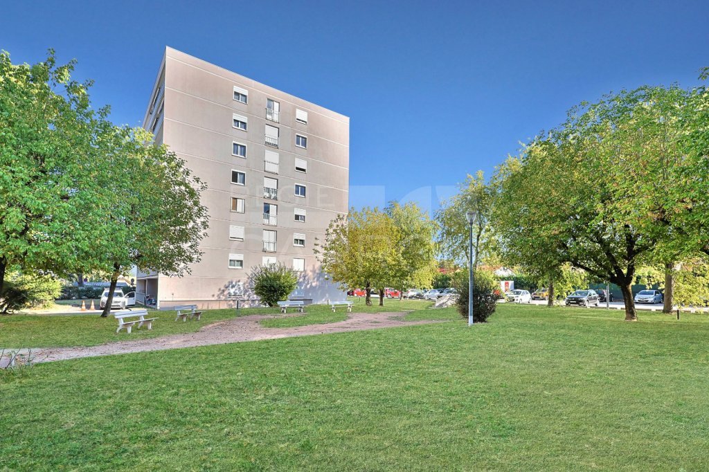 Appartement 2 pièces avec balcon - 1 chambre A VENDRE - RILLIEUX LA PAPE - 49.07 m2 - 150 000 &euro;