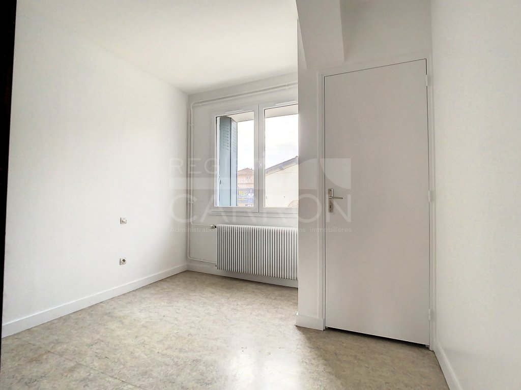 APPARTEMENT T3 A LOUER - CHAPONOST - 83.26 m2 - 922€ charges comprises par mois