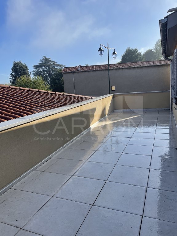APPARTEMENT T3 A LOUER - CHASSELAY - 62.48 m2 - 995 &euro; charges comprises par mois