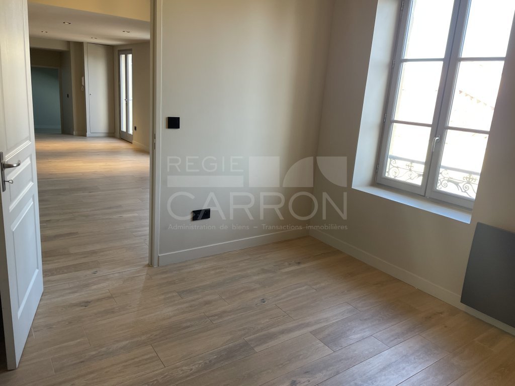 APPARTEMENT T3 A LOUER - CHASSELAY - 62.48 m2 - 995 &euro; charges comprises par mois