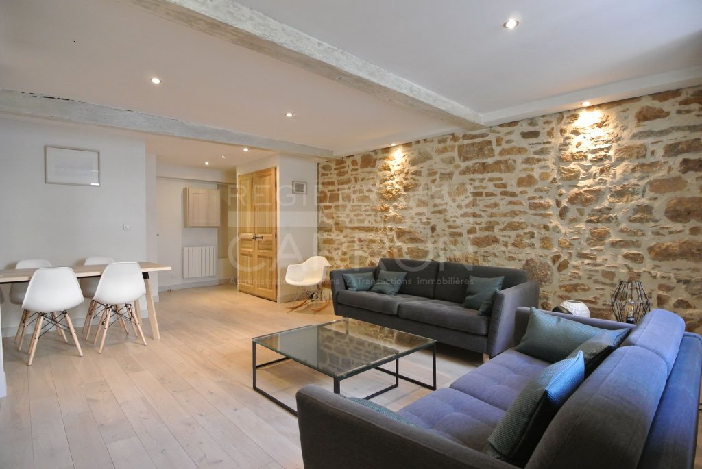APPARTEMENT T3 A LOUER - LYON 1ER ARRONDISSEMENT - 71.6 m2 - 1293€ charges comprises par mois