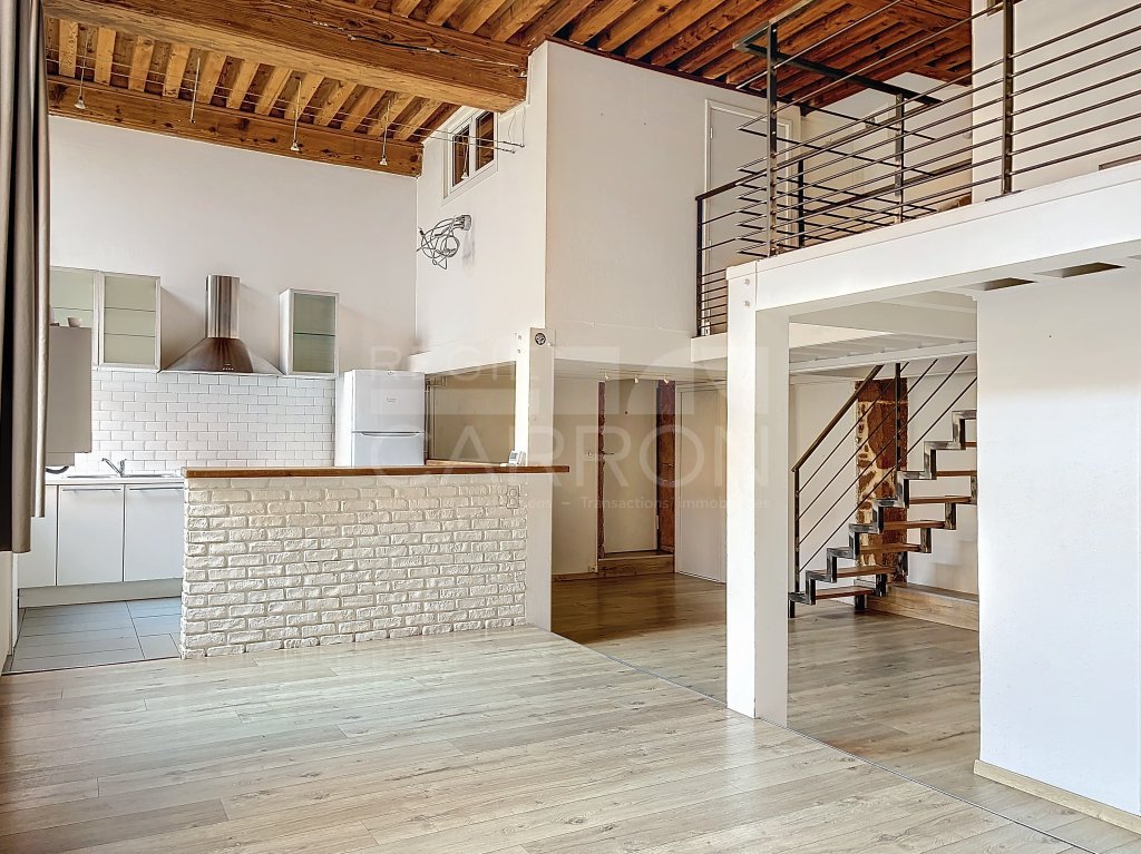 APPARTEMENT T3 A LOUER - LYON 1ER ARRONDISSEMENT - 82.56 m2 - 1333€ charges comprises par mois