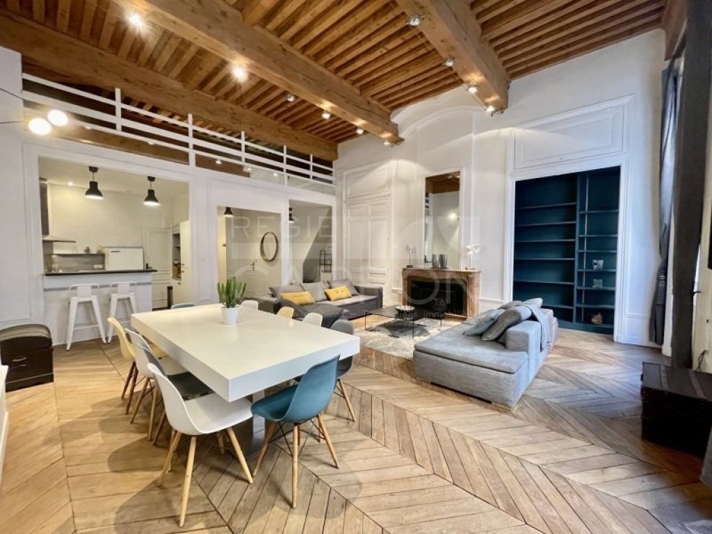 APPARTEMENT T3 A LOUER - LYON 2EME ARRONDISSEMENT - 145.48 m2 - 2433€ charges comprises par mois