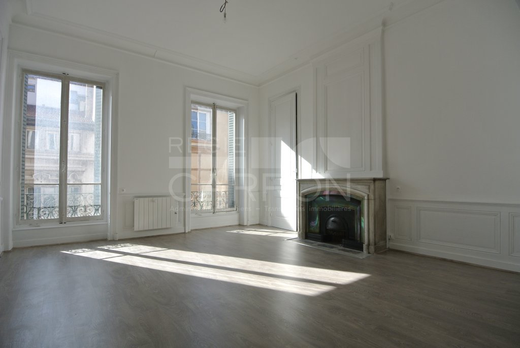 APPARTEMENT T3 A LOUER - LYON 2EME ARRONDISSEMENT - 112.62 m2 - 1750€ charges comprises par mois