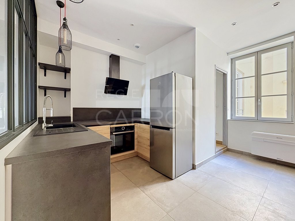 APPARTEMENT T3 A LOUER - LYON 2EME ARRONDISSEMENT - 83.73 m2 - 1 637,40 &euro; charges comprises par mois