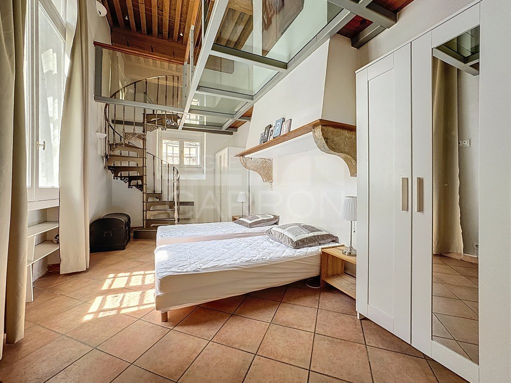 APPARTEMENT T3 A LOUER - LYON 2EME ARRONDISSEMENT - 145.48 m2 - 2 100 &euro; charges comprises par mois