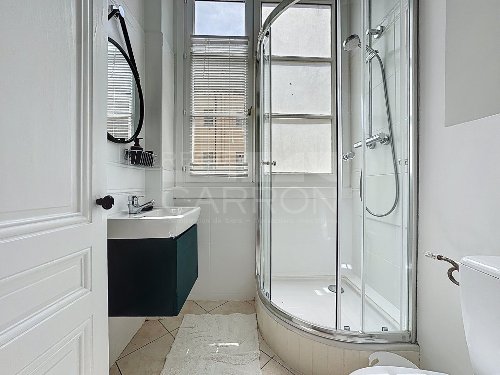 APPARTEMENT T3 A LOUER - LYON 2EME ARRONDISSEMENT - 145.48 m2 - 2 100 &euro; charges comprises par mois