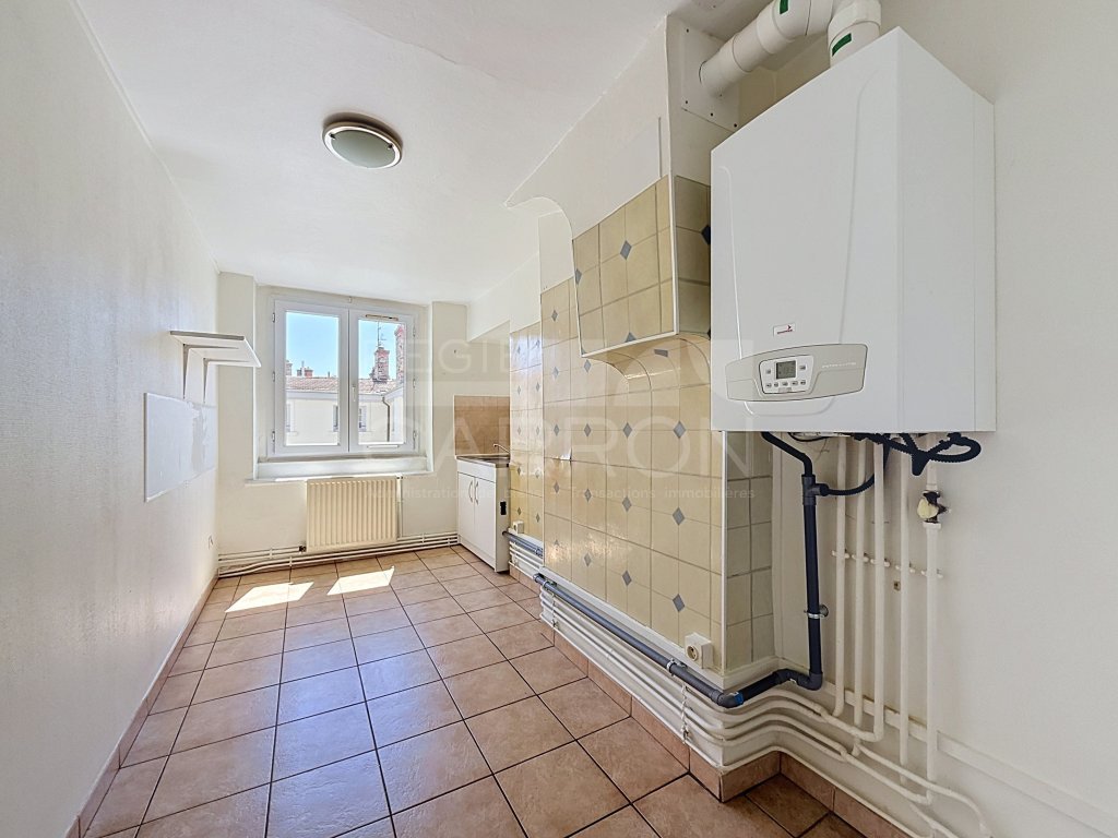 APPARTEMENT T3 A LOUER - LYON 2EME ARRONDISSEMENT - 82.71 m2 - 1 223 &euro; charges comprises par mois