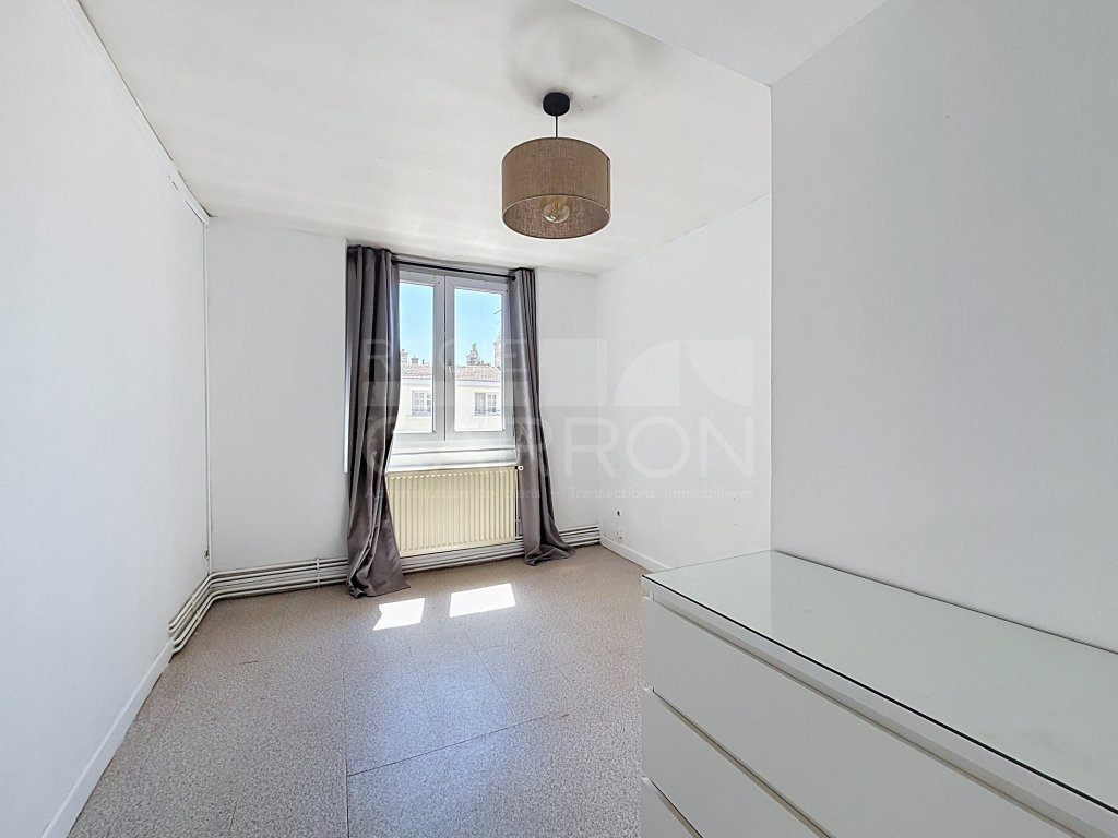 APPARTEMENT T3 A LOUER - LYON 2EME ARRONDISSEMENT - 82.71 m2 - 1 223 &euro; charges comprises par mois