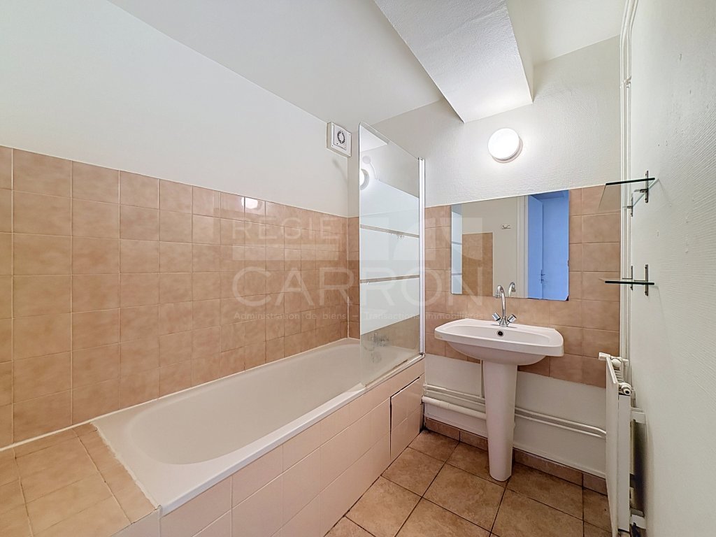 APPARTEMENT T3 A LOUER - LYON 2EME ARRONDISSEMENT - 82.71 m2 - 1 223 &euro; charges comprises par mois