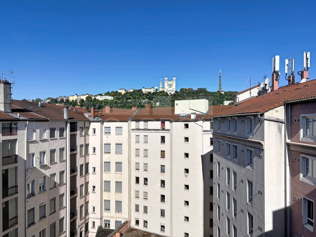 APPARTEMENT T3 A LOUER - LYON 2EME ARRONDISSEMENT - 66.29 m2 - 1 380 &euro; charges comprises par mois