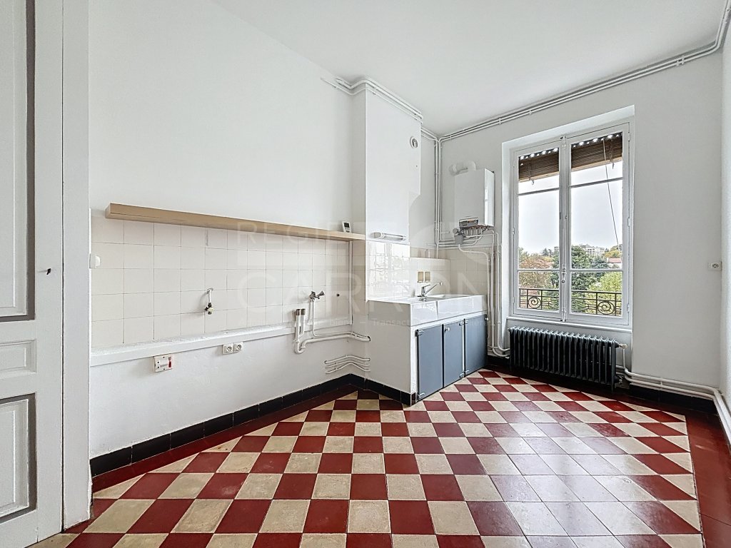 APPARTEMENT T3 A LOUER - LYON 3EME ARRONDISSEMENT - 93.27 m2 - 1166€ charges comprises par mois