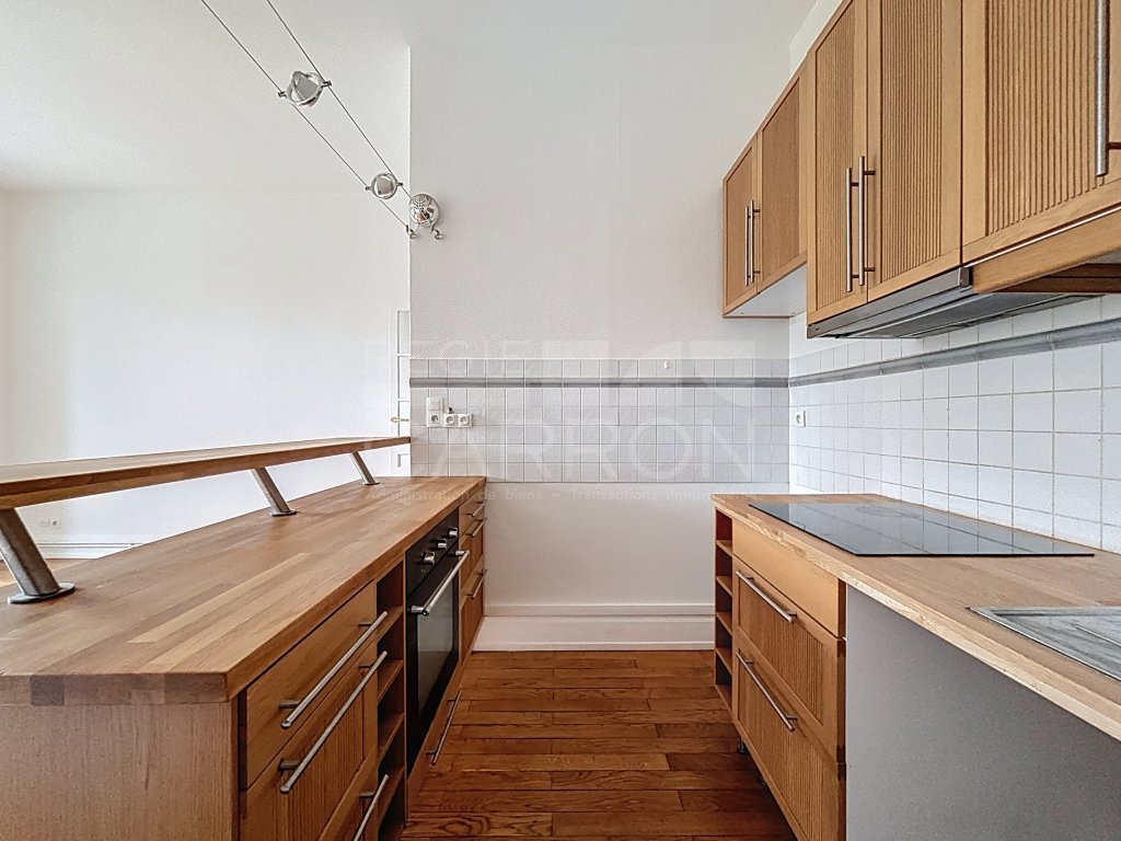 APPARTEMENT T3 A LOUER - LYON 3EME ARRONDISSEMENT - 75.51 m2 - 1101€ charges comprises par mois