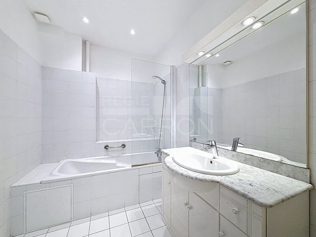 APPARTEMENT T3 A LOUER - LYON 3EME ARRONDISSEMENT - 74.68 m2 - 1�282�&euro; charges comprises par mois