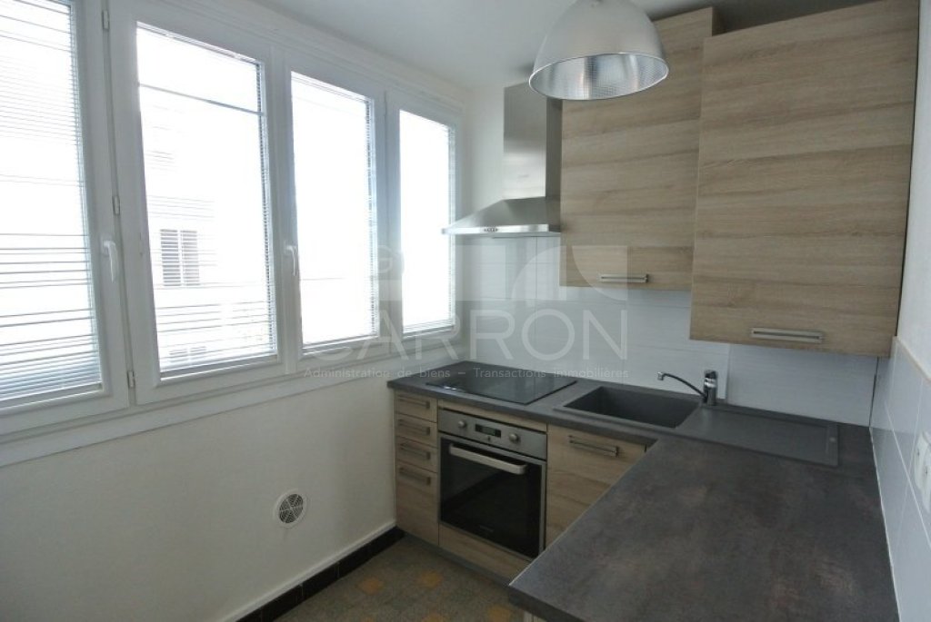 APPARTEMENT T3 A LOUER - LYON 4EME ARRONDISSEMENT Cdt Arnaud-Dumont d Urville - 62.34 m2 - 888�&euro; charges comprises par mois