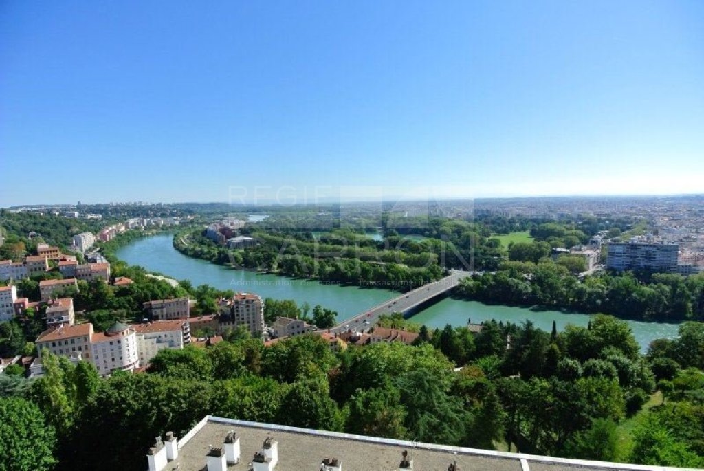 APPARTEMENT T3 A LOUER - LYON 4EME ARRONDISSEMENT Cdt Arnaud-Dumont d Urville - 62.34 m2 - 888�&euro; charges comprises par mois