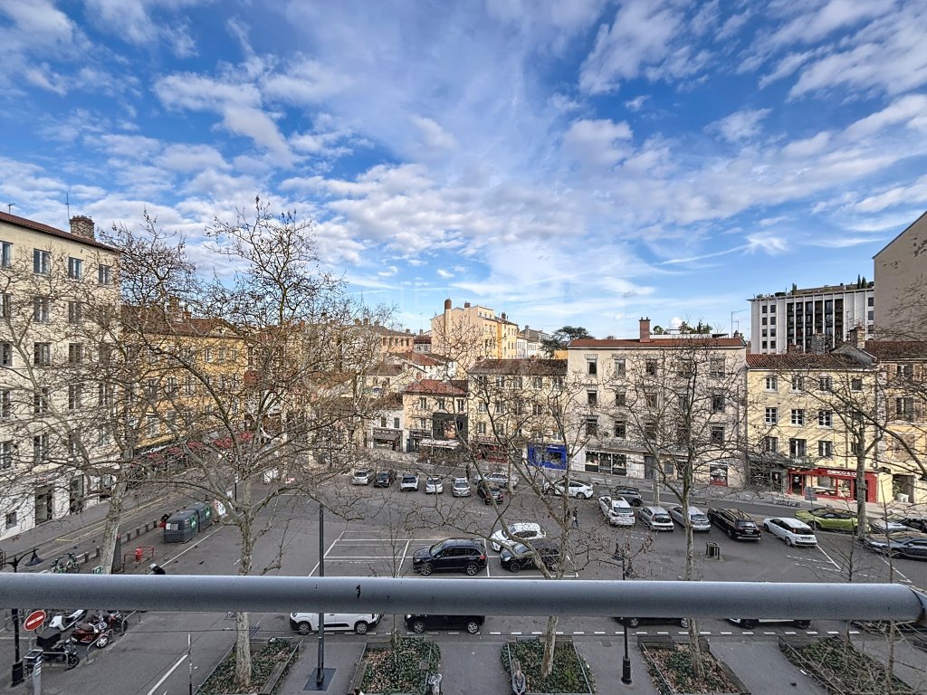 APPARTEMENT T3 A LOUER - LYON 4EME ARRONDISSEMENT - 77.68 m2 - 1�065�&euro; charges comprises par mois