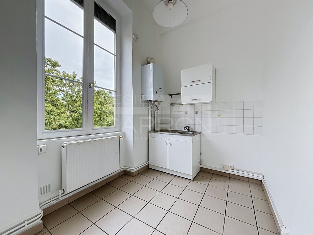 APPARTEMENT T3 A LOUER - LYON 4EME ARRONDISSEMENT - 60.04 m2 - 925 &euro; charges comprises par mois
