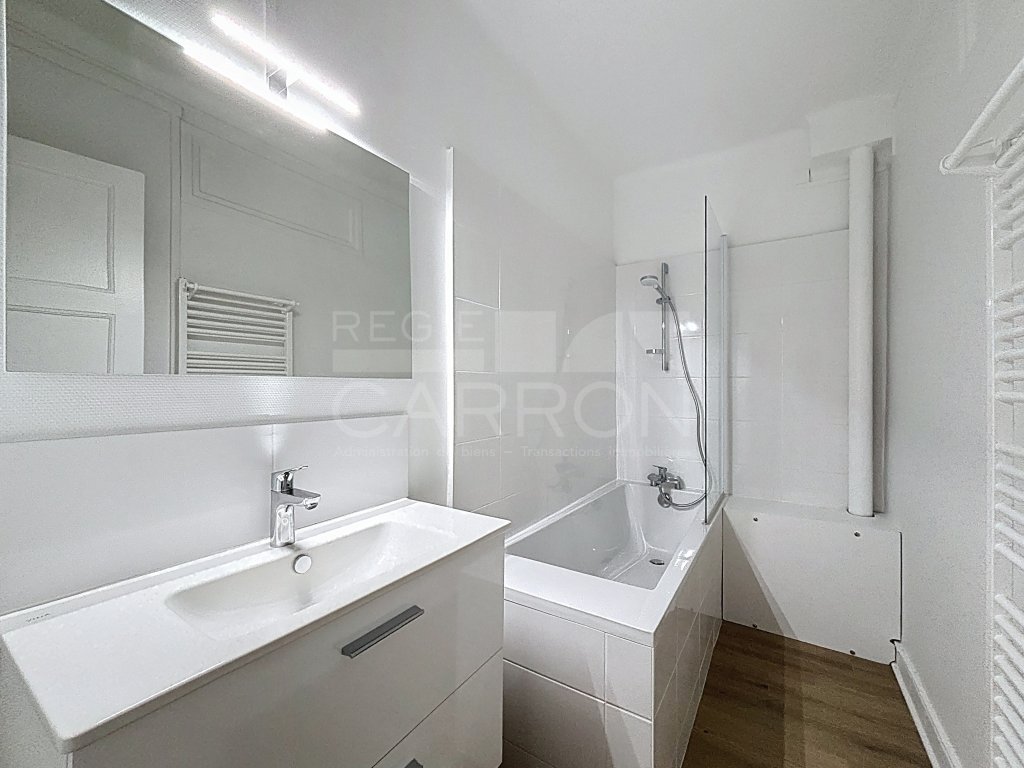 APPARTEMENT T3 A LOUER - LYON 7EME ARRONDISSEMENT - 52.68 m2 - 791€ charges comprises par mois