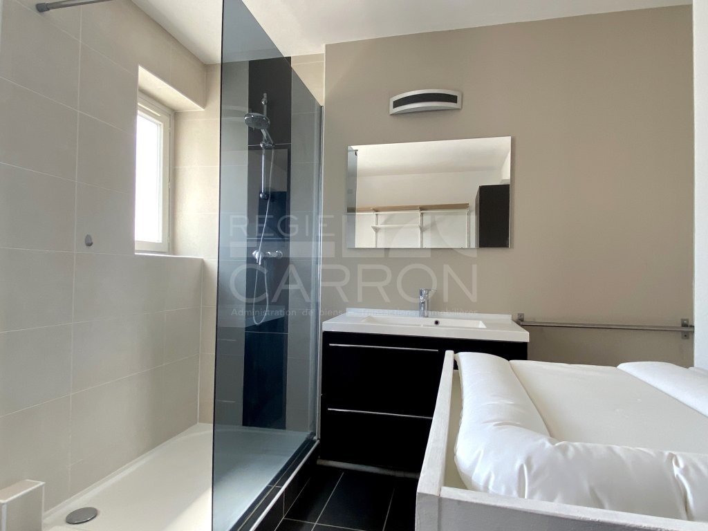 APPARTEMENT T3 A LOUER - LYON 7EME ARRONDISSEMENT - 64.02 m2 - 918�&euro; charges comprises par mois