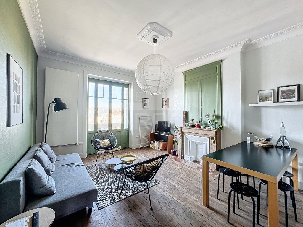 APPARTEMENT T3 A LOUER - LYON 7EME ARRONDISSEMENT - 61.78 m2 - 1 230 &euro; charges comprises par mois