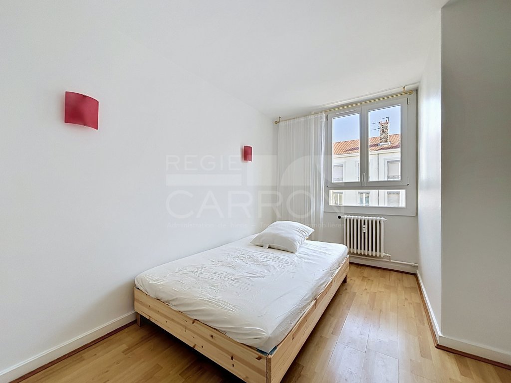 APPARTEMENT T3 A LOUER - LYON 7EME ARRONDISSEMENT - 57.89 m2 - 1 124 &euro; charges comprises par mois