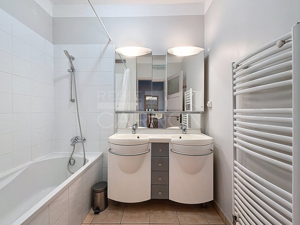 APPARTEMENT T3 A LOUER - LYON 8EME ARRONDISSEMENT - 76.7 m2 - 1�295�&euro; charges comprises par mois