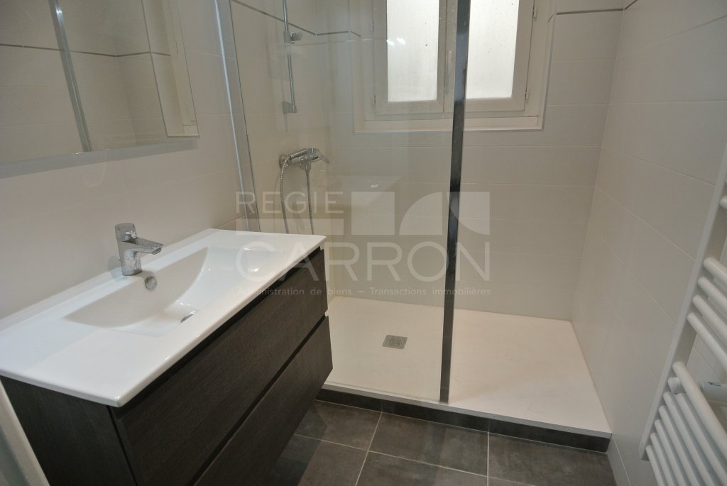 APPARTEMENT T3 A LOUER - LYON 8EME ARRONDISSEMENT - 66.52 m2 - 934 &euro; charges comprises par mois