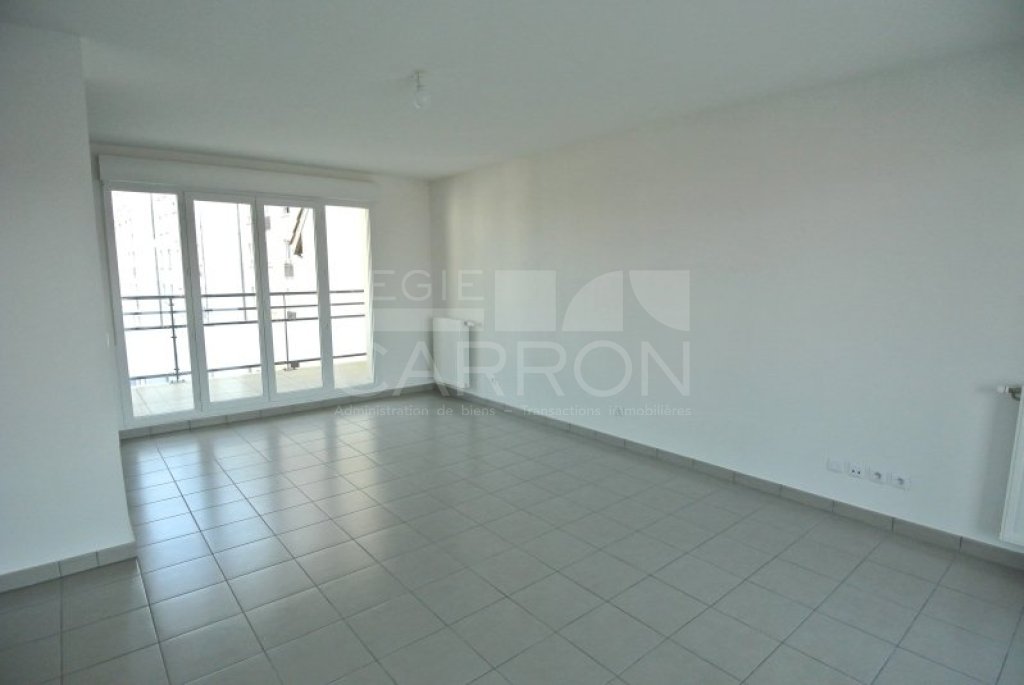 APPARTEMENT T3 A LOUER - LYON 8EME ARRONDISSEMENT - 73.15 m2 - 1 009 &euro; charges comprises par mois