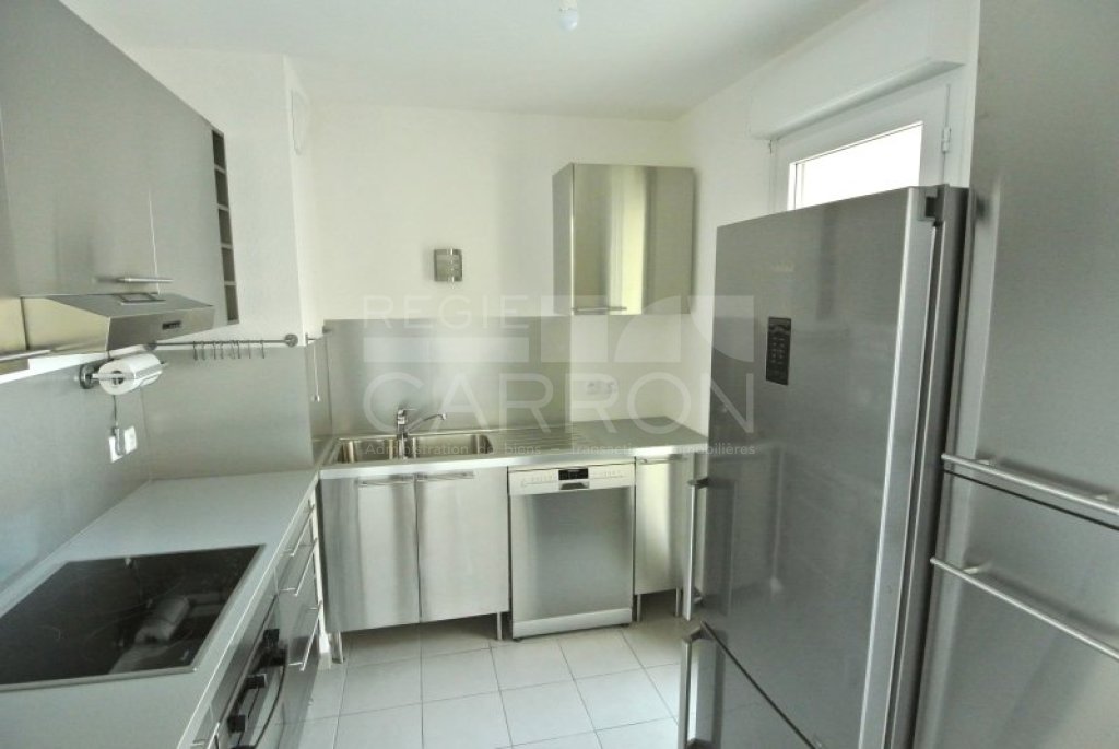 APPARTEMENT T3 A LOUER - LYON 8EME ARRONDISSEMENT - 73.15 m2 - 1 009 &euro; charges comprises par mois