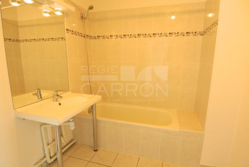 APPARTEMENT T3 A LOUER - LYON 8EME ARRONDISSEMENT - 73.15 m2 - 1 009 &euro; charges comprises par mois