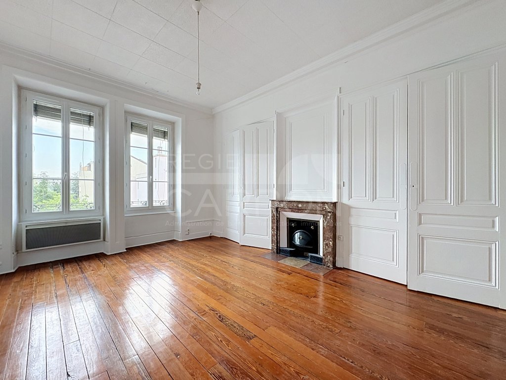 APPARTEMENT T3 A LOUER - LYON 8EME ARRONDISSEMENT - 121 m2 - 1 069 &euro; charges comprises par mois