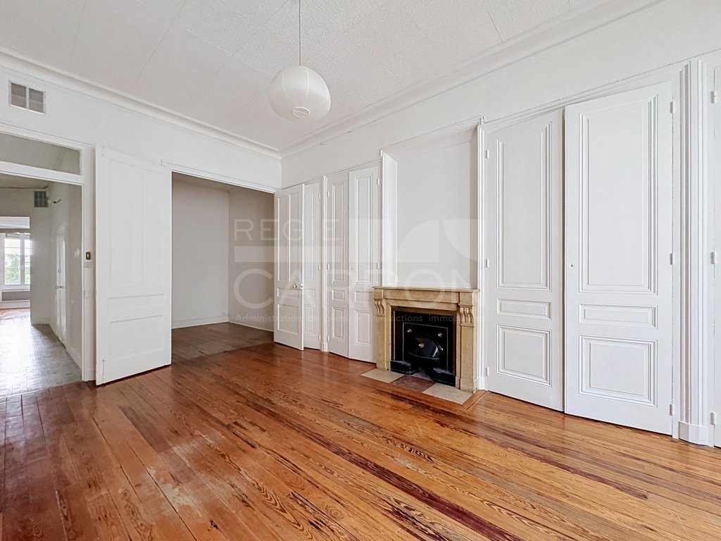 APPARTEMENT T3 A LOUER - LYON 8EME ARRONDISSEMENT - 121 m2 - 1 069 &euro; charges comprises par mois