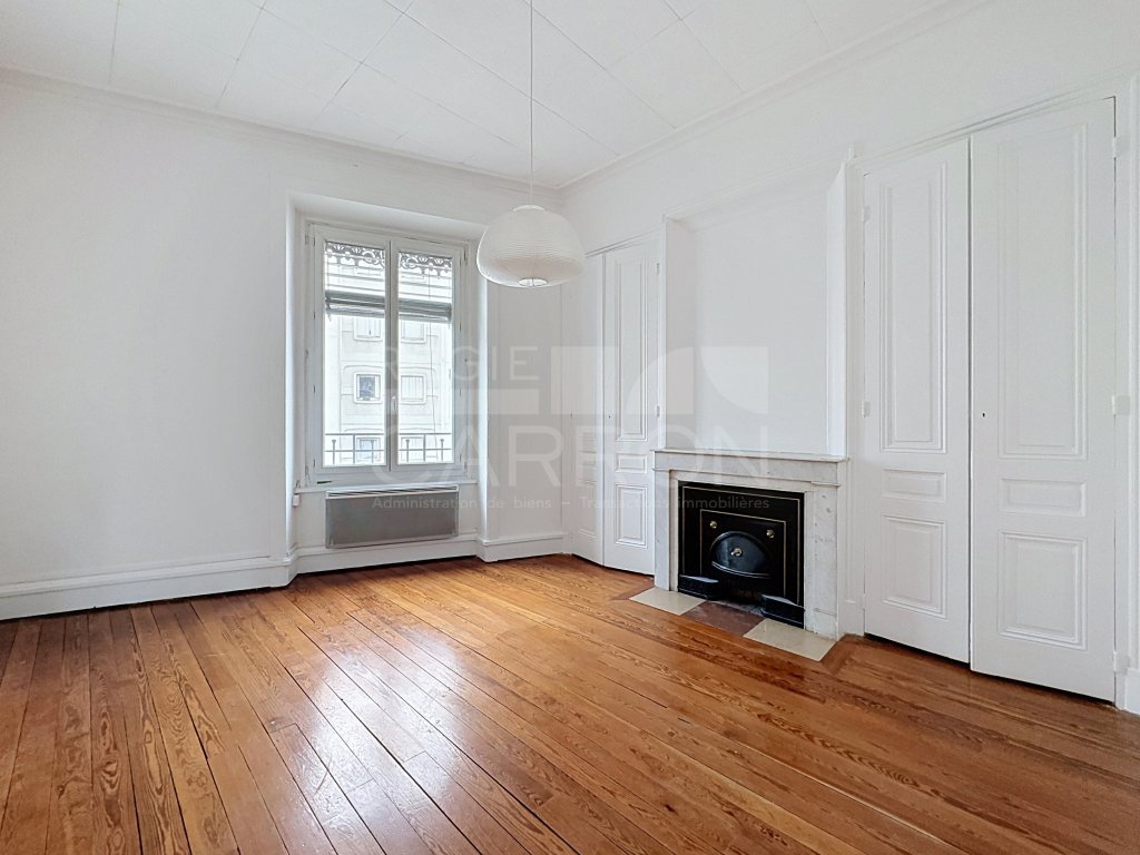 APPARTEMENT T3 A LOUER - LYON 8EME ARRONDISSEMENT - 121 m2 - 1 069 &euro; charges comprises par mois