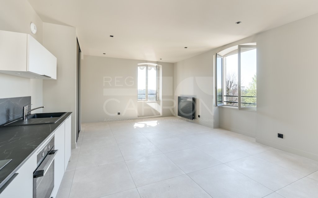 APPARTEMENT T3 A LOUER - ST CYR AU MONT D OR - 73.94 m2 - 1 836 &euro; charges comprises par mois