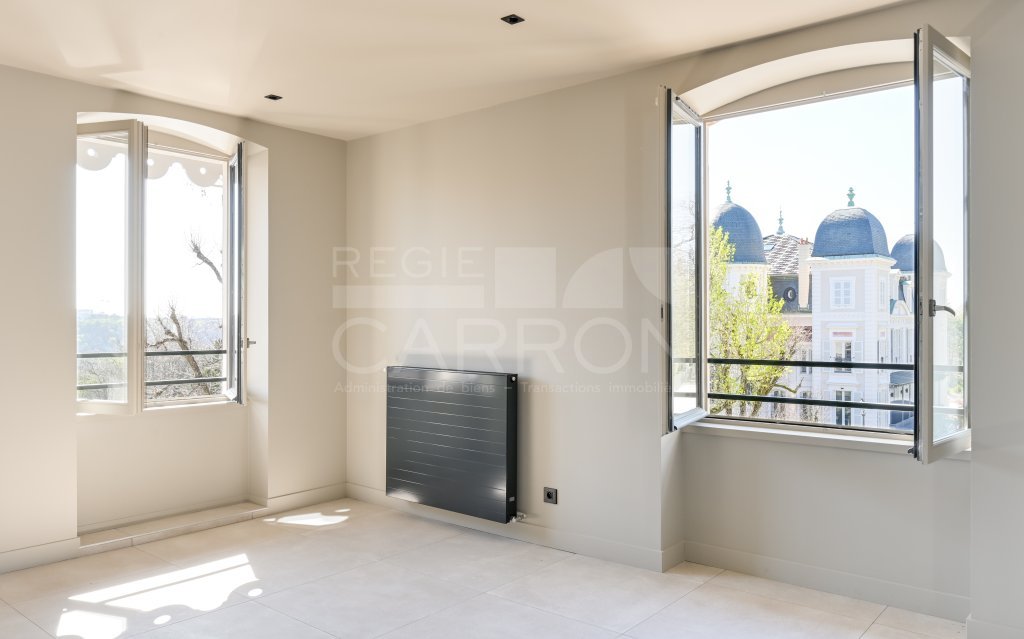 APPARTEMENT T3 A LOUER - ST CYR AU MONT D OR - 73.94 m2 - 1 836 &euro; charges comprises par mois