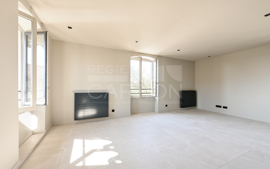 APPARTEMENT T3 A LOUER - ST CYR AU MONT D OR - 73.94 m2 - 1 836 &euro; charges comprises par mois