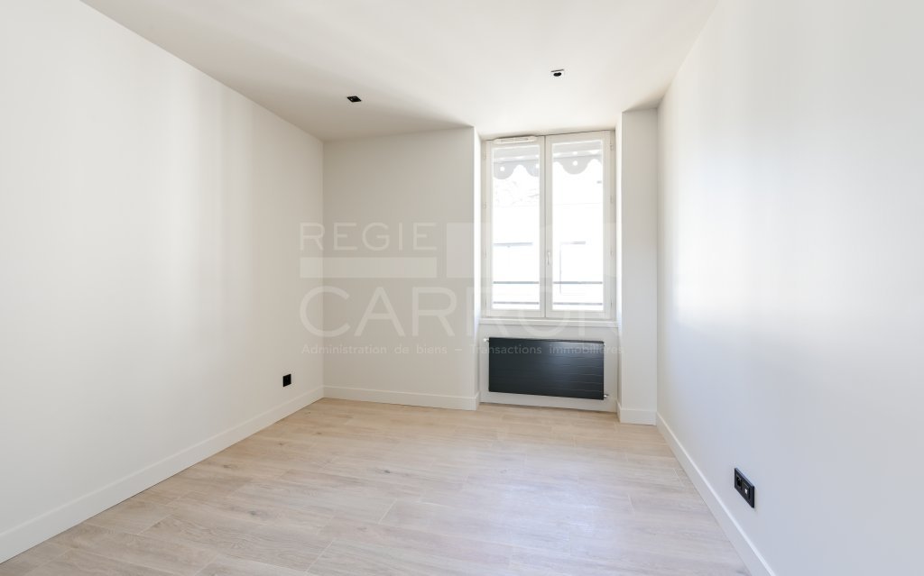 APPARTEMENT T3 A LOUER - ST CYR AU MONT D OR - 73.94 m2 - 1 836 &euro; charges comprises par mois