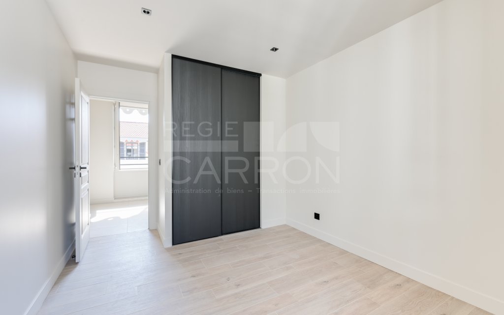 APPARTEMENT T3 A LOUER - ST CYR AU MONT D OR - 73.94 m2 - 1 836 &euro; charges comprises par mois