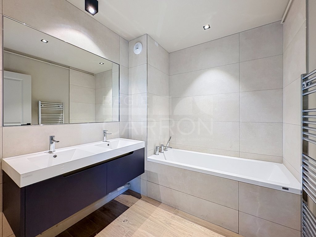 APPARTEMENT T3 A LOUER - ST CYR AU MONT D OR - 73.94 m2 - 1 836 &euro; charges comprises par mois