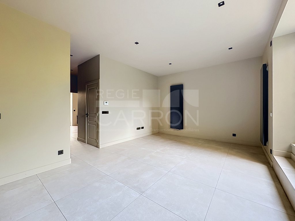 APPARTEMENT T3 A LOUER - ST CYR AU MONT D OR - 62.75 m2 - 1 580 &euro; charges comprises par mois