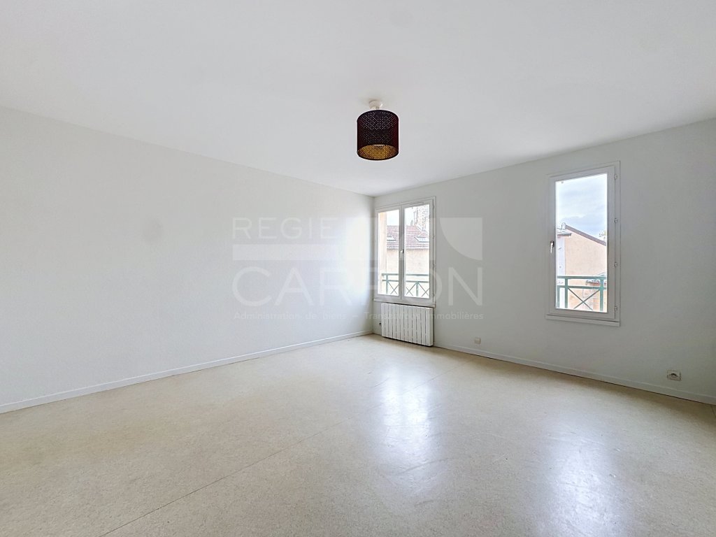 APPARTEMENT T3 A LOUER - ST GENIS LAVAL - 64.7 m2 - 804,19 &euro; charges comprises par mois