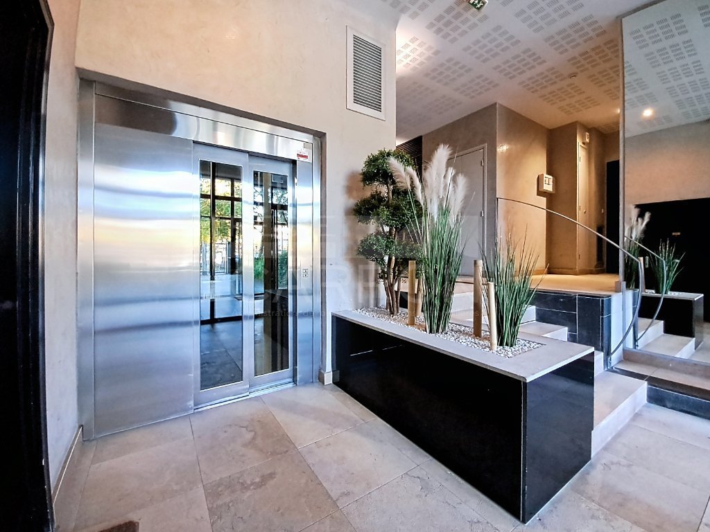 APPARTEMENT T3 A VENDRE - BRON - 73 m2 - 270000€