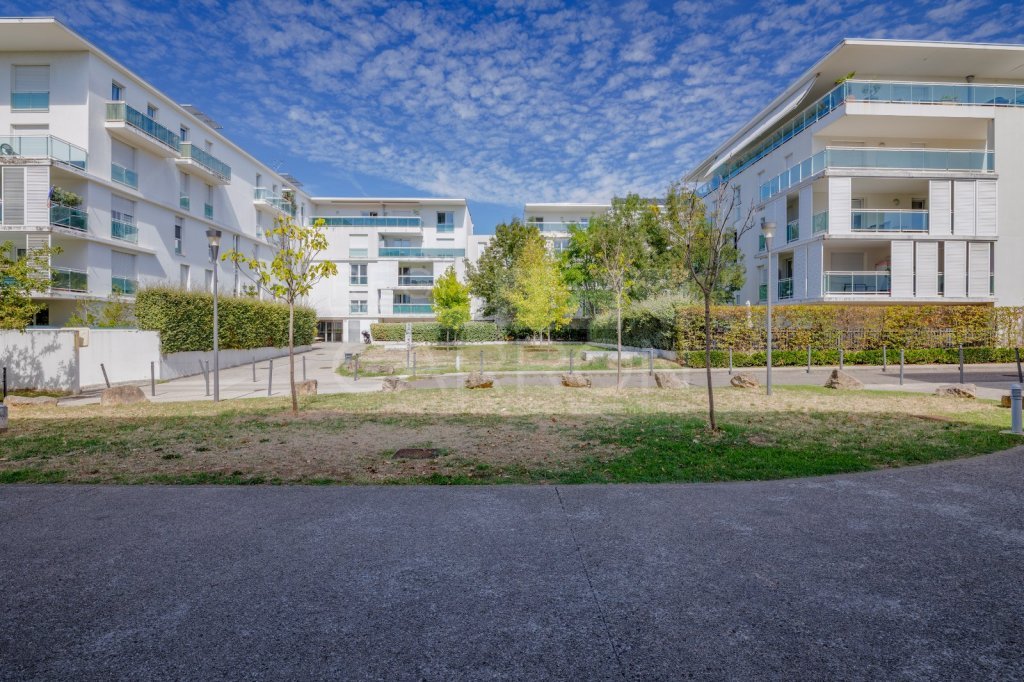 APPARTEMENT T3 A VENDRE - CALUIRE ET CUIRE - 74 m2 - 335 000 &euro;