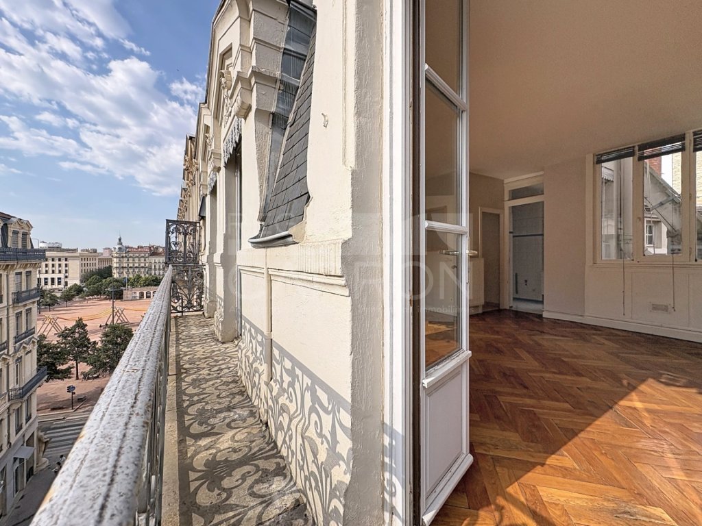 APPARTEMENT T3 A VENDRE - LYON 2EME ARRONDISSEMENT - 57 m2 - 345 000 &euro;